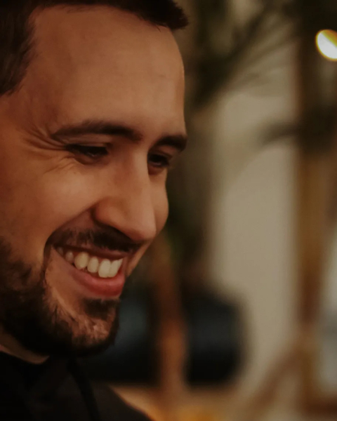Oli, Head of Sales