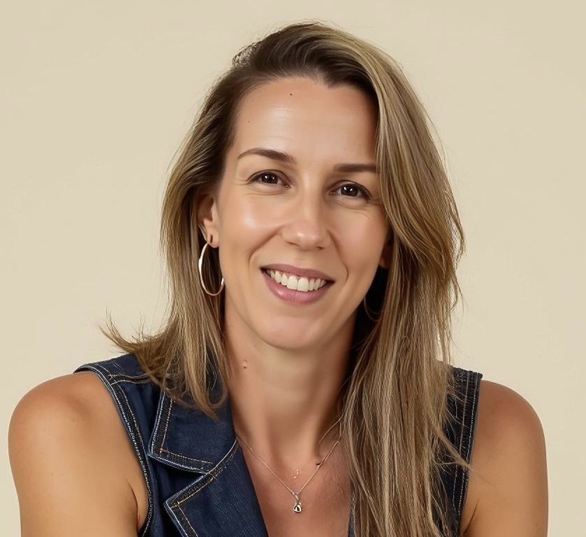 Yael, Management
